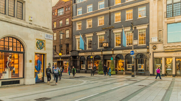 Luxury Living & Premium Shopping Guide for Central London Guests