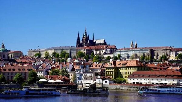 The Ultimate Guide to Cross-Border Tourism in Prague and Bratislava: Exploring Historical Bonds Across the Czech & Bratislava
